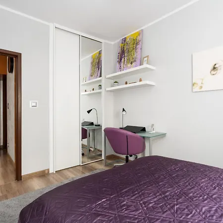 Good Mood In City Center By Renters Apartment